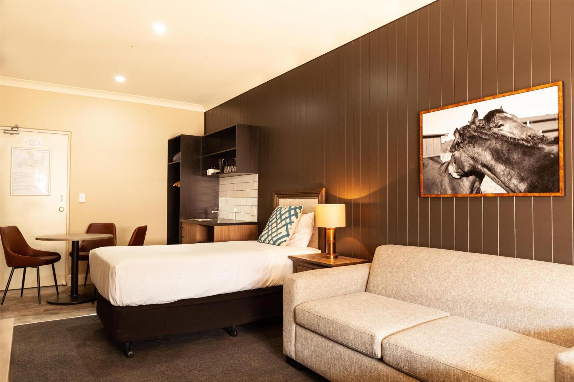 Nightcap At Archer Hotel Nowra